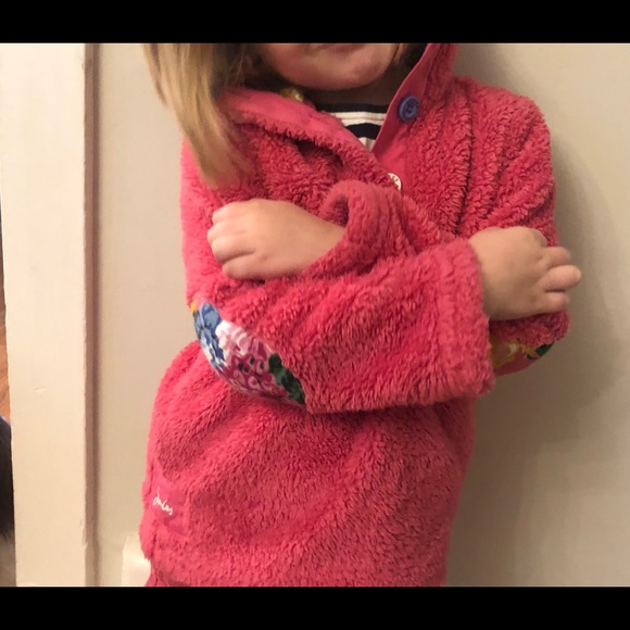 Fuzzy pullover with floral trim - Picture 2 of 8